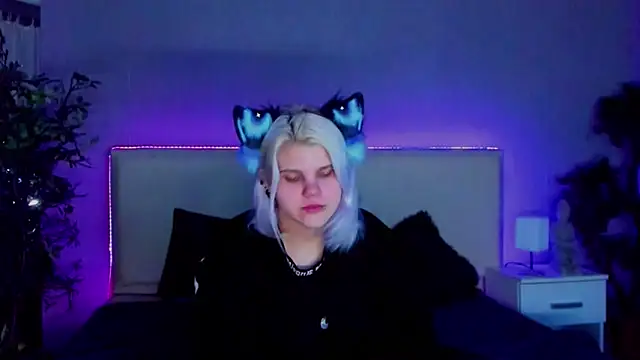 JoannLowe online show from January 21, 2025, 8:00 pm