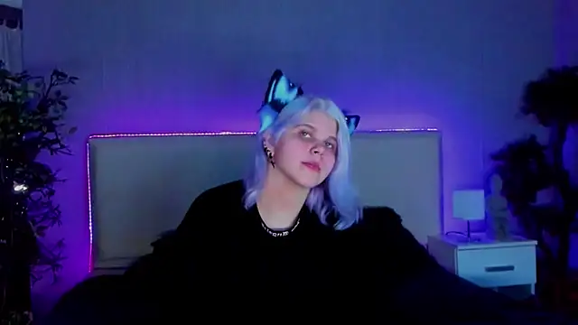 JoannLowe online show from January 28, 2025, 8:04 pm