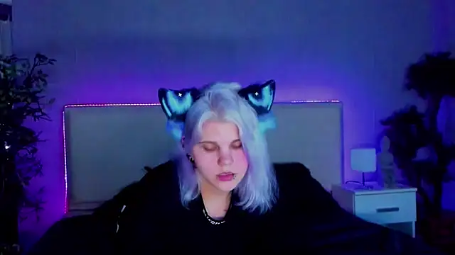 JoannLowe online show from January 28, 2025, 11:07 pm