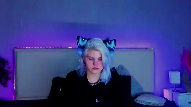 JoannLowe online show from February 20, 2025, 9:20 pm