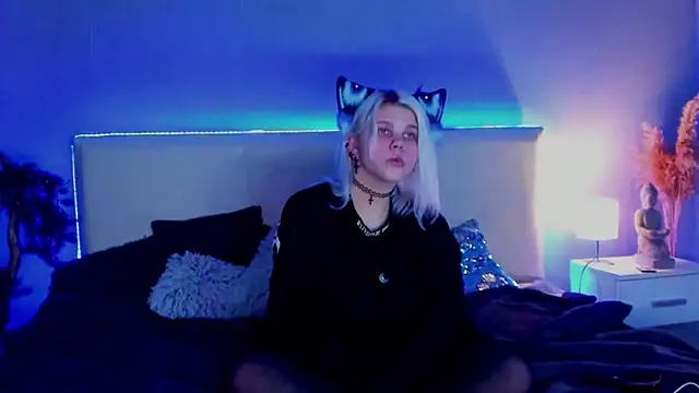 JoannLowe online show from March 19, 2025, 11:36 pm