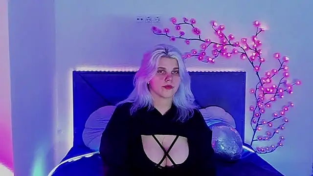 JoannLowe online show from March 18, 2026, 8:23 pm