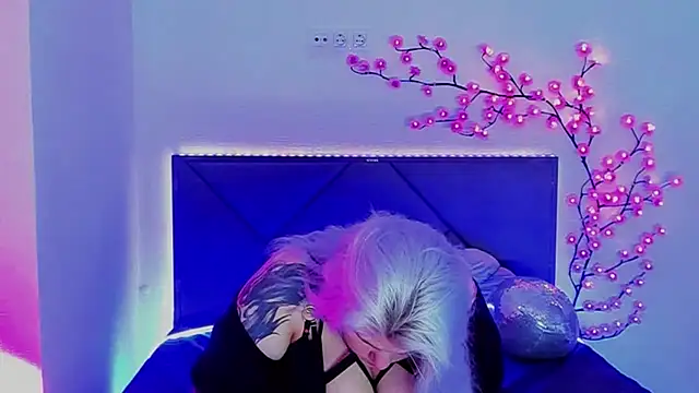 JoannLowe online show from March 22, 2026, 8:23 pm