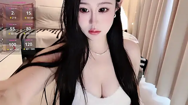 QQ-tutu online show from December 18, 2025, 1:44 am