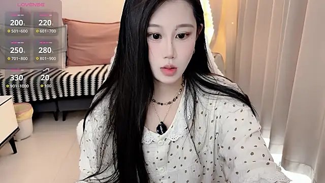 QQ-tutu online show from April 5, 2026, 2:53 am