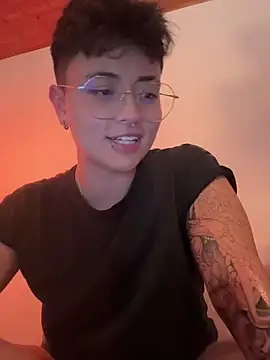 Ashley Chriss online show from January 17, 2025, 7:08 am