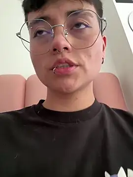 Ashley Chriss online show from February 9, 2025, 10:00 pm