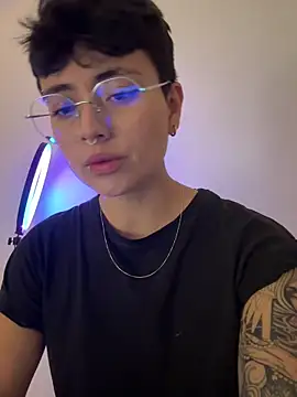 Ashley Chriss online show from March 9, 2025, 11:03 am