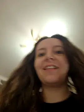 LineaDemie online show from September 9, 2025, 5:34 pm