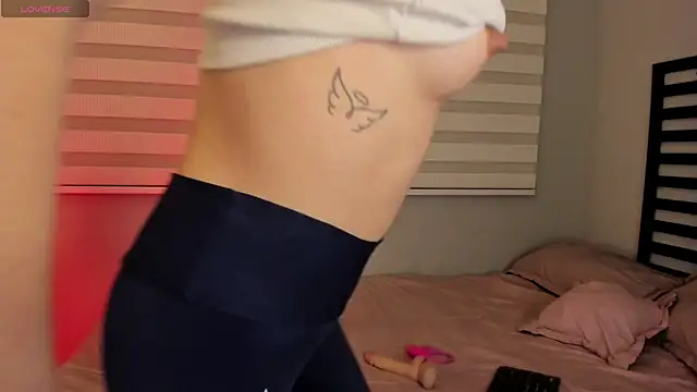 Catyloves online show from September 17, 2025, 11:39 pm