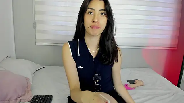 Catyloves online show from September 28, 2025, 4:01 pm