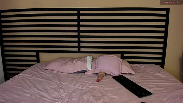 Catyloves online show from November 6, 2025, 9:48 pm