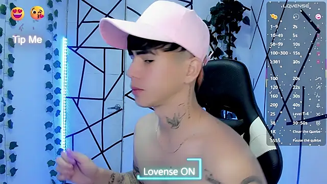 Snapshot of Tayson_Rivers chatting on June 1, 2026, 12:34 am Tayson Rivers online show from June 1, 2026, 12:34 am