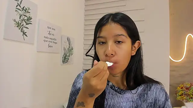 Aida moreno online show from March 13, 2025, 10:57 am