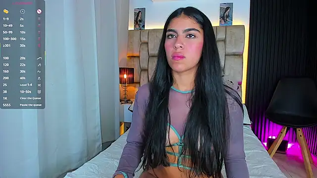 little sophie18 online show from April 18, 2026, 8:31 pm