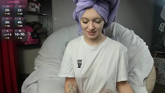 foxy blond online show from February 25, 2025, 3:42 am