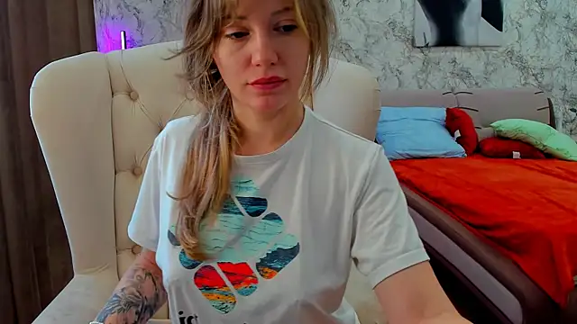 foxy blond online show from March 16, 2026, 12:27 am