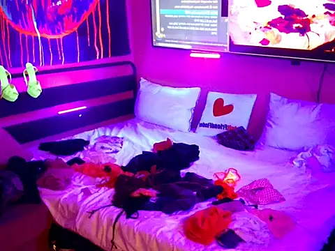 KRYZTALYNXXX online show from April 4, 2026, 5:10 pm