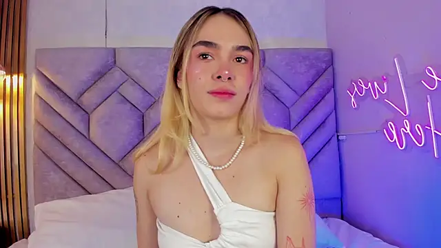 Lucy Vega online show from December 7, 2024, 12:13 pm