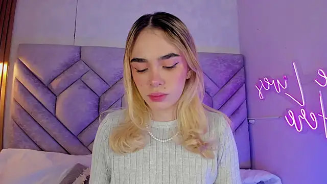 Lucy Vega online show from December 12, 2024, 11:40 am