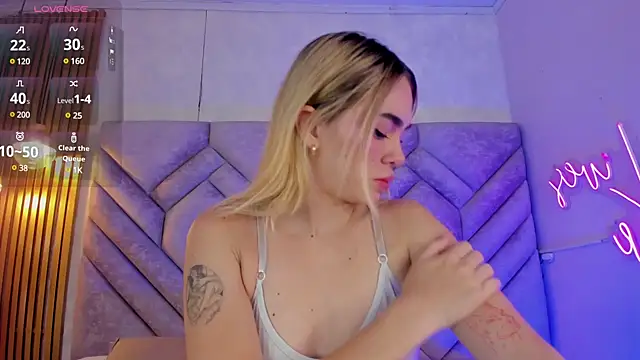 Lucy Vega online show from December 18, 2024, 12:07 pm