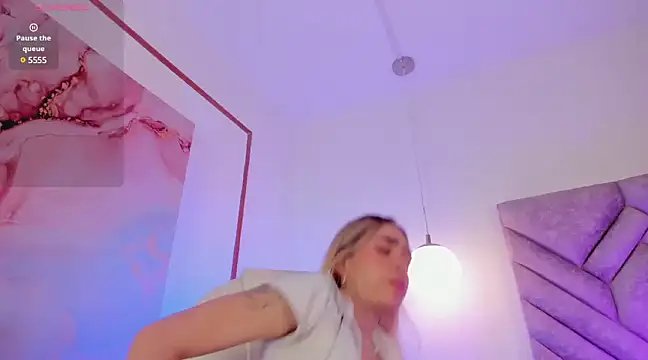 Lucy Vega online show from December 31, 2024, 5:18 pm