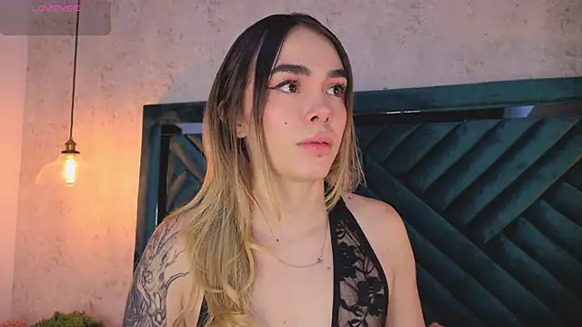 Lucy Vega online show from September 27, 2025, 3:44 am