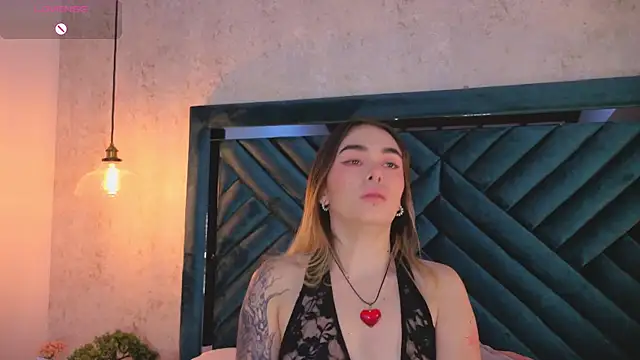 Lucy Vega online show from October 8, 2025, 4:43 am