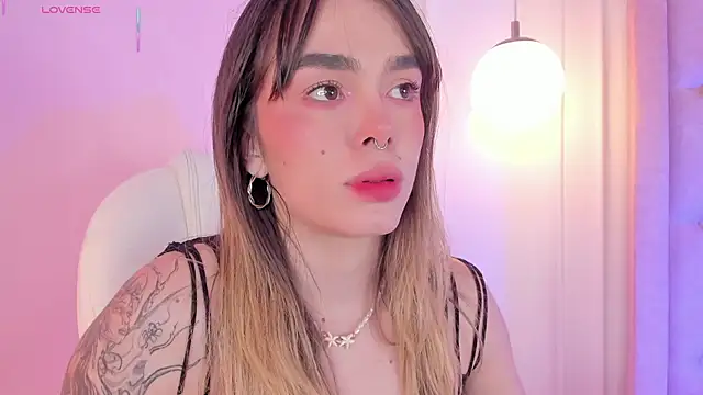 Lucy Vega online show from January 16, 2026, 4:49 am