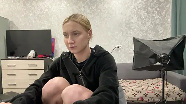 AnneBall online show from January 27, 2025, 3:39 pm