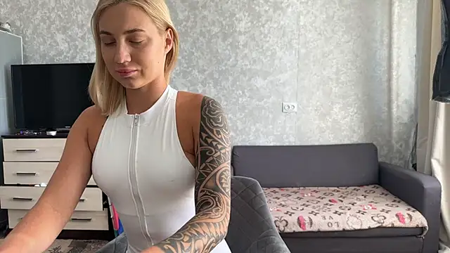 AnneBall online show from March 21, 2025, 8:28 am