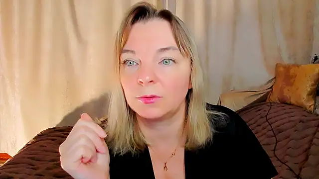 Regina  blue online show from November 12, 2025, 1:44 pm