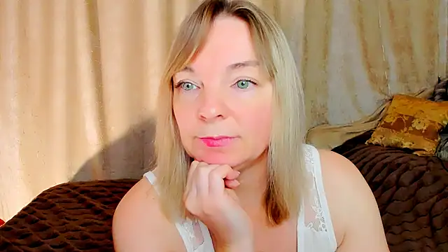 Regina  blue online show from November 16, 2025, 3:39 pm