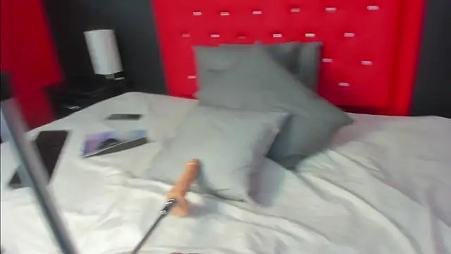 Zoe pss online show from October 15, 2025, 7:14 pm