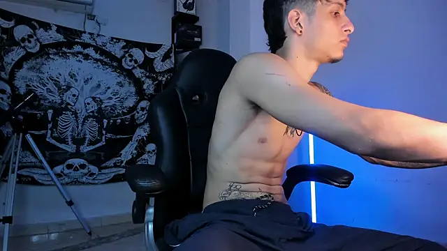 Snakebutterfly online show from December 16, 2025, 12:04 am