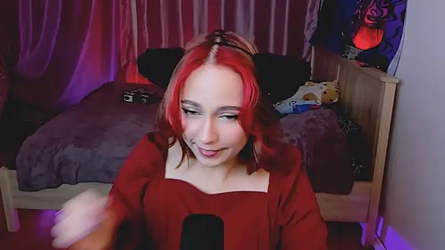 Snapshot of Carolina_Leep chatting on December 9, 2024, 11:03 pm Carolina Leep online show from December 9, 2024, 11:03 pm