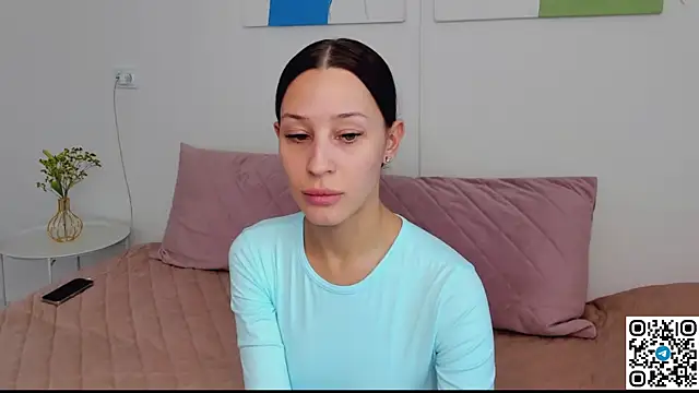 SelenaRousey online show from April 2, 2026, 10:02 am