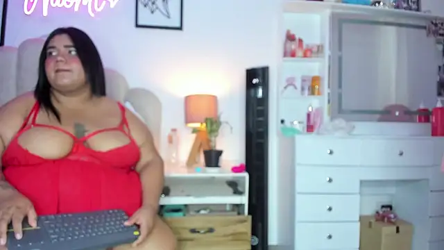 NaomiAsha online show from June 5, 2026, 12:33 pm