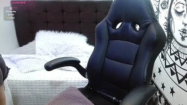 AlexandraJones  online show from February 16, 2026, 10:28 pm