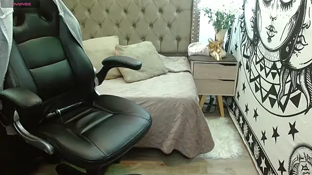 AlexandraJones  online show from February 26, 2026, 1:37 am