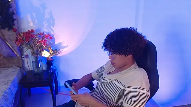 Snapshot of nickolas_moon chatting on January 3, 2025, 2:54 am nickolas moon online show from January 3, 2025, 2:54 am