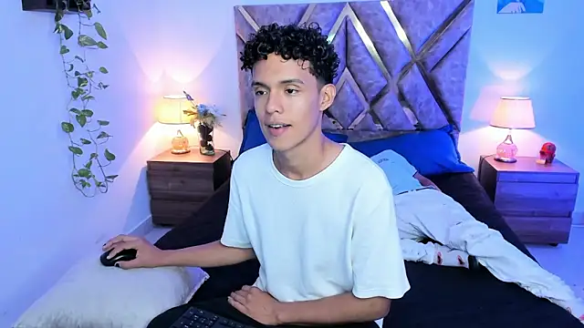 Snapshot of nickolas_moon chatting on October 3, 2025, 10:07 pm nickolas moon online show from October 3, 2025, 10:07 pm