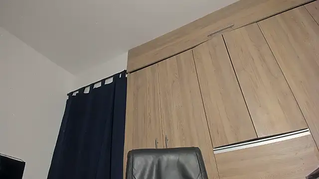 Snapshot of _diegsz_ chatting on February 8, 2026, 12:30 pm diegsz online show from February 8, 2026, 12:30 pm