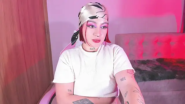 Snapshot of annika_taylor chatting on February 19, 2025, 1:08 am annika taylor online show from February 19, 2025, 1:08 am