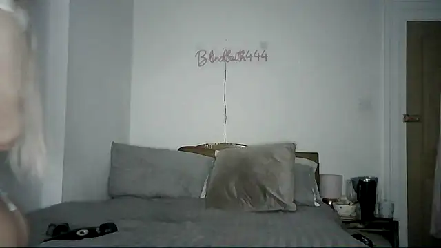 Snapshot of Elsa_24 chatting on January 15, 2025, 8:20 am Elsa 24 online show from January 15, 2025, 8:20 am