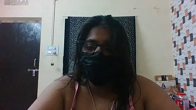 Hotmilfxox online show from June 6, 2026, 10:42 am