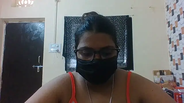 Hotmilfxox online show from June 7, 2026, 6:06 am