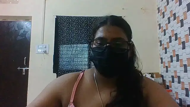 Hotmilfxox online show from June 10, 2026, 8:24 am