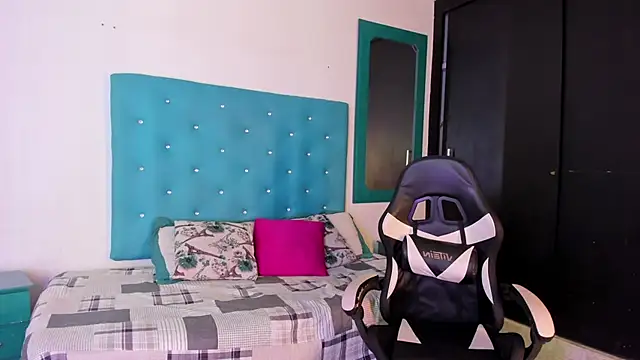 Tasha Sant online show from September 15, 2025, 8:47 am