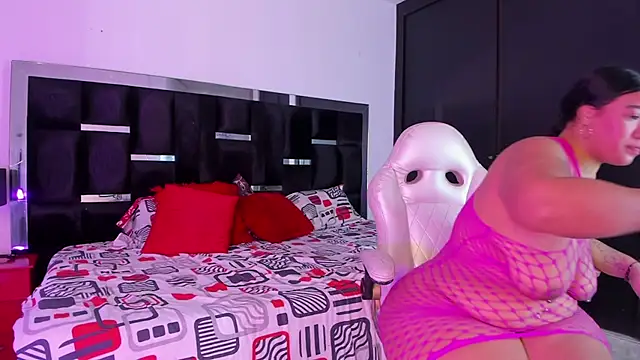 Tasha Sant online show from November 19, 2025, 8:31 pm